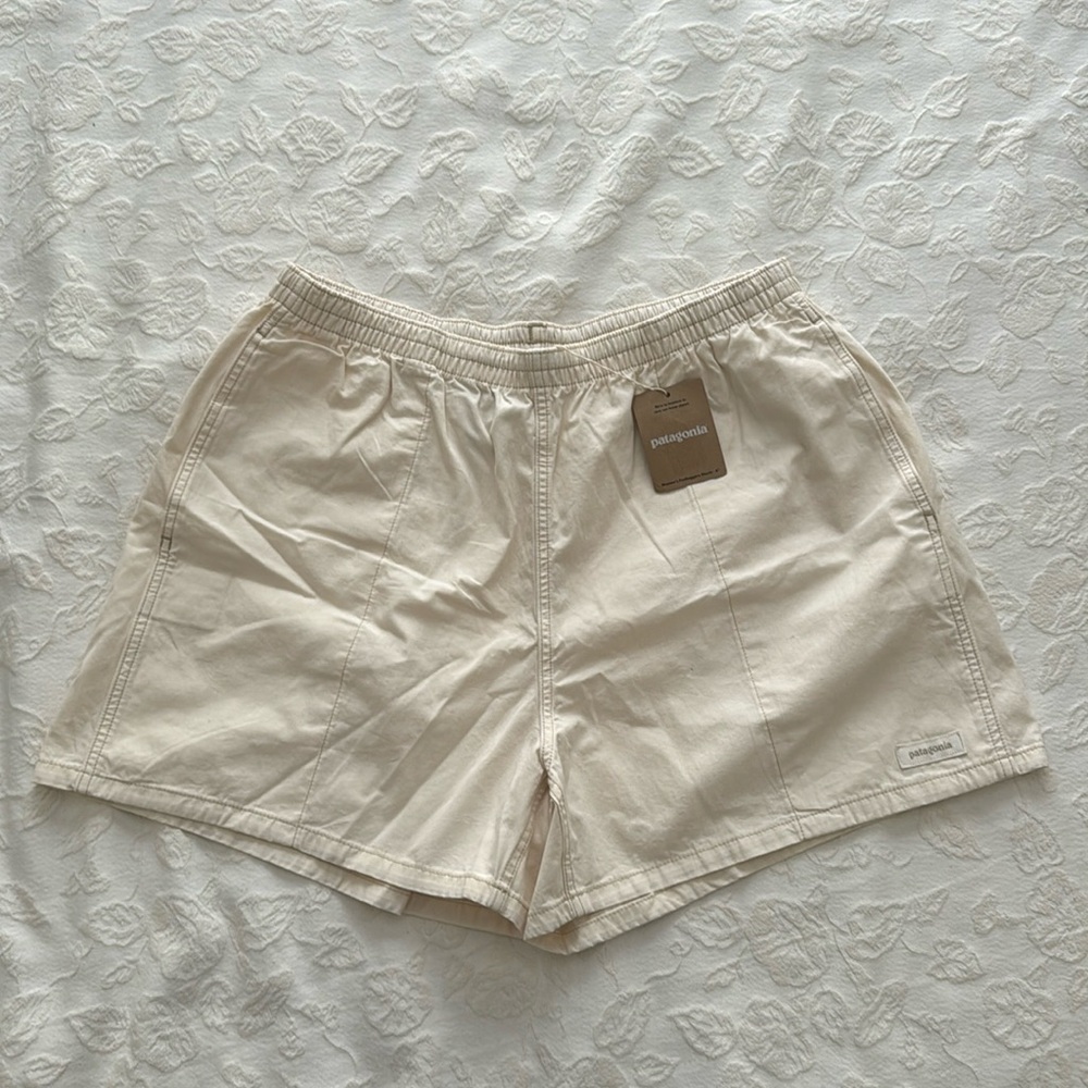 Patagonia Funhoggers Shorts size Large NWT